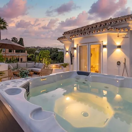 Villa Vacation Marbella I Ava, Private Heated Pool, Rooftop Hot Tub, Sauna, Luxury Interior, Close To Golfs, Beaches And Puerto Banus *